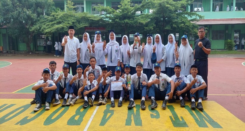 Tim Voli MTs Negeri 4 Bogor Meraih Juara Dalam Turnamen Voli SMK PGRI Bojongmangu