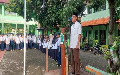 Pembiasaan Dhuha, Upacara Bendera dan Penghargaan Kelas Terbersih